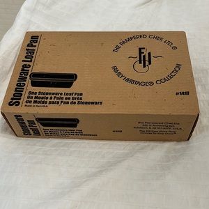 NIB Pampered Chef Stoneware Loaf Pan